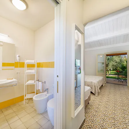 Wine Leda D'ittiri Farm stay Alghero